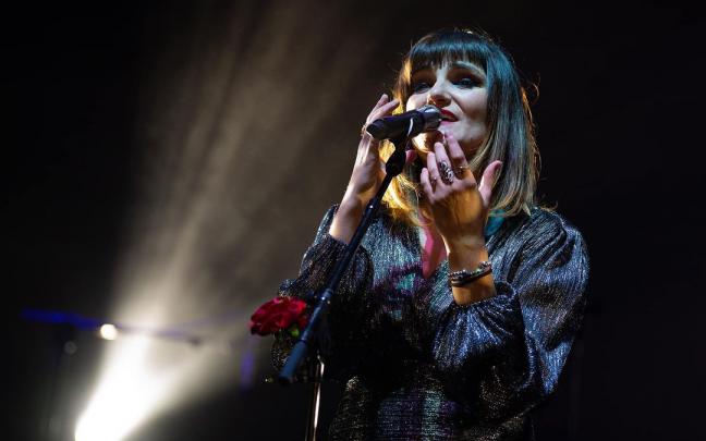 Rozalén en su actuación en Vitoria.