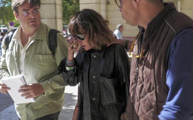 La actriz sevillana Mar&iacute;a Le&oacute;n saliendo del Juzgado de guardia de Sevilla.