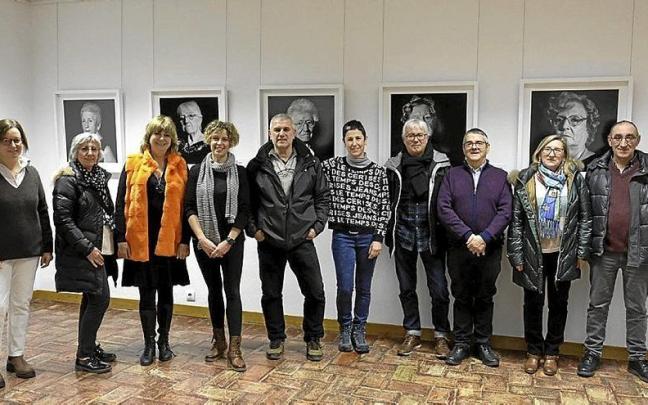 Participantes en la apertura de la muestra ayer en Sangüesa, que espera la visita del público y de la juventud. Participantes en la apertura de la muestra ayer en Sangüesa, que espera la visita del público y de la juventud.