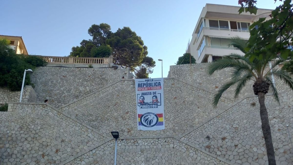 Pancarta contra la monarquía colocada en Palma por Frente Obrero