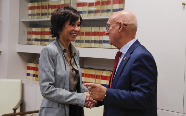 La secretaria de Estado de Transportes, Movilidad y Agenda Urbana, Isabel Pardo de Vera, y el consejero de Cohesión Territorial, Bernardo Ciriza, esta semana en Madrid.