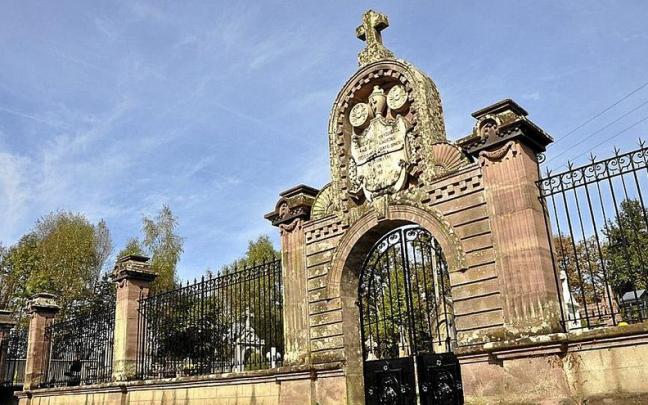 El cementerio de Erratzu, construido a expensas de los Irigoyen de Aldakotxea que hicieron fortuna en México.