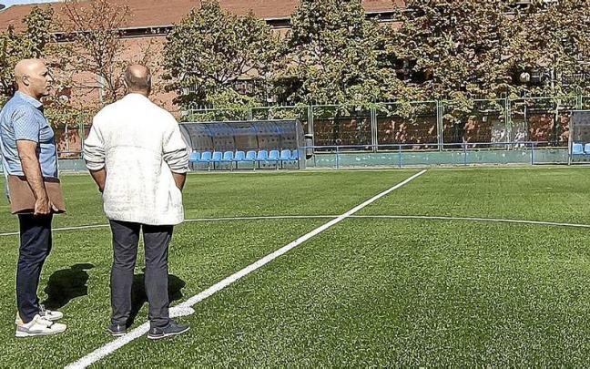 El campo de fútbol 7 de Serralta ya cuenta con nuevo césped de última generación y nuevo sistema de iluminación.