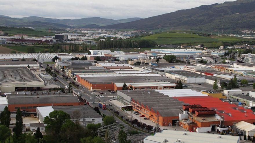 Vista general del polígono de Landaben y la fábrica de Volkswagen.