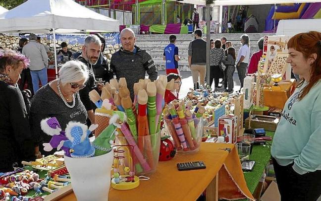 Algunas personas aprovecharon la feria para comenzar con los regalos de Navidad. Algunas personas aprovecharon la feria para comenzar con los regalos de Navidad.