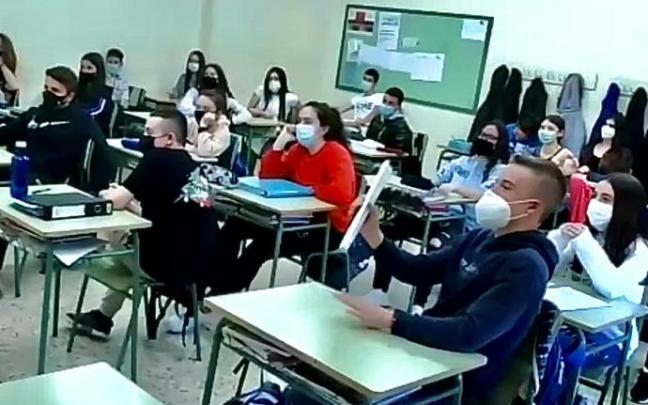 Estudiantes de Bachillerato en una clase. Estudiantes de Bachillerato en una clase.
