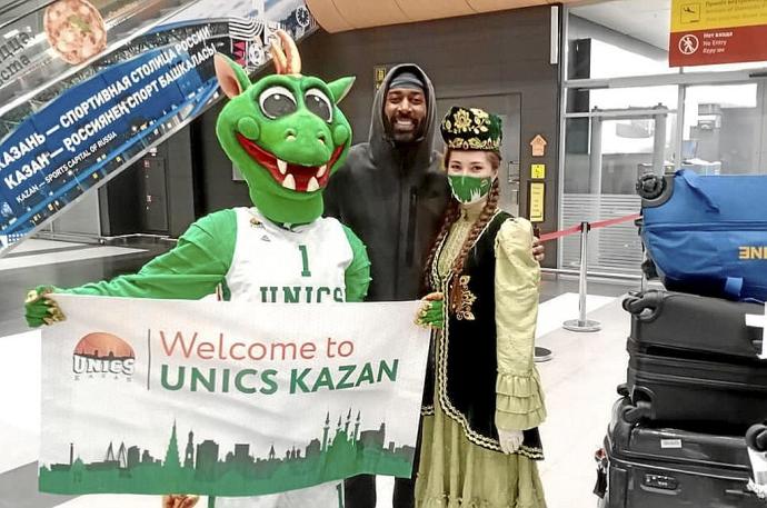 Así fue el recibimiento que le brindó el Unics Kazan a OJ Mayo tras su llegada a tierras rusas bien avanzado el mes de septiembre. Foto: Unics