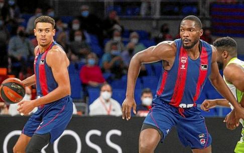 Nnoko bloquea al par de Baldwin en el reciente partido que el Baskonia disputó en el Buesa Arena ante el Fuenlabrada. Foto: Jorge Muñoz Nnoko bloquea al par de Baldwin en el reciente partido que el Baskonia disputó en el Buesa Arena ante el Fuenlabrada. Foto: Jorge Muñoz