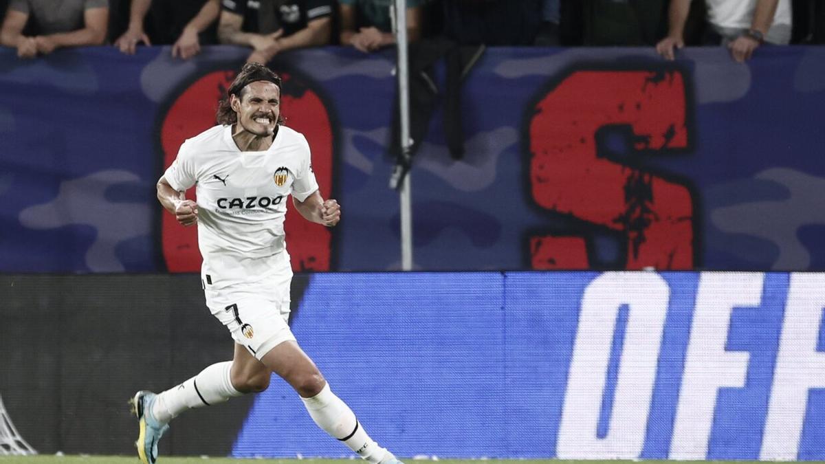 Edinson Cavani, del Valenca CF, durante un partido