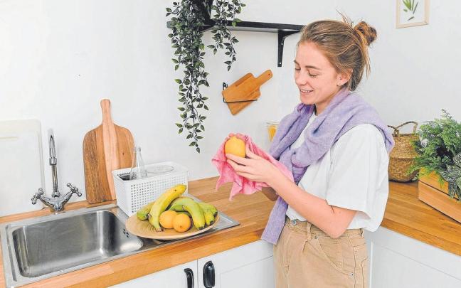 La cocina es un lugar donde debemos mantener a raya los gérmenes y bacterias. La cocina es un lugar donde debemos mantener a raya los gérmenes y bacterias.