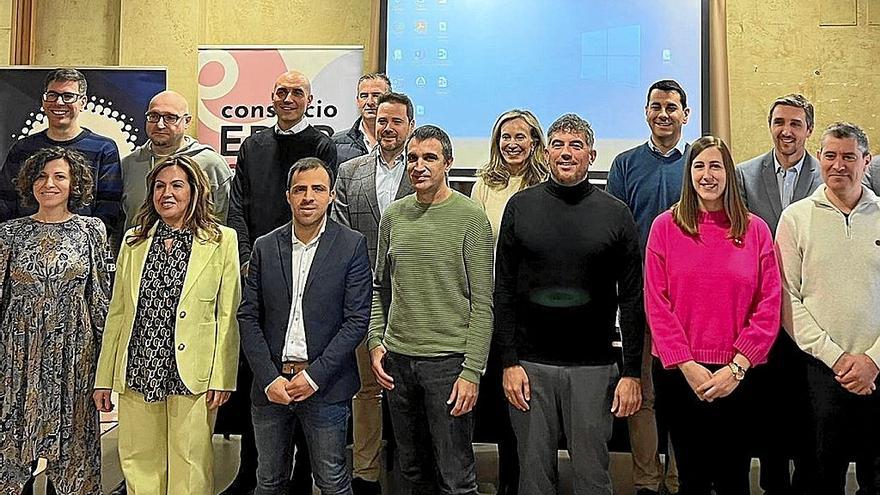 Representantes de las empresas colaboradoras y de las nuevas iniciativas puestas en marcha. | FOTO: CEDIDA