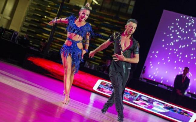 Nerea Mon Laseca y Jokin Mozo del Valle ejecutan uno de los pasos que les proclamó campeones de España de Baile Deportivo Latino celebrado en Guadalajara. Nerea Mon Laseca y Jokin Mozo del Valle ejecutan uno de los pasos que les proclamó campeones de España de Baile Deportivo Latino celebrado en Guadalajara.