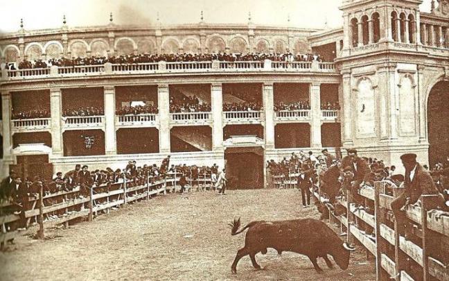 Foto: Luis Rouzaut. De Arazuri, J.J. "Historia de los Sanfermines".