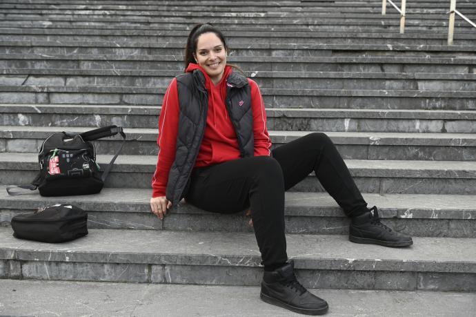 Ana Baletic posa como nueva jugadora del Ausarta Barakaldo.