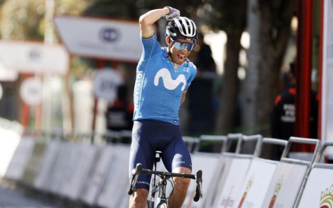 Valverde festeja el triunfo en el G.P. Miguel Indurain.