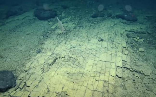 El 'camino de baldosas amarillas' encontrado en el fondo del Océano Pacífico. El 'camino de baldosas amarillas' encontrado en el fondo del Océano Pacífico.