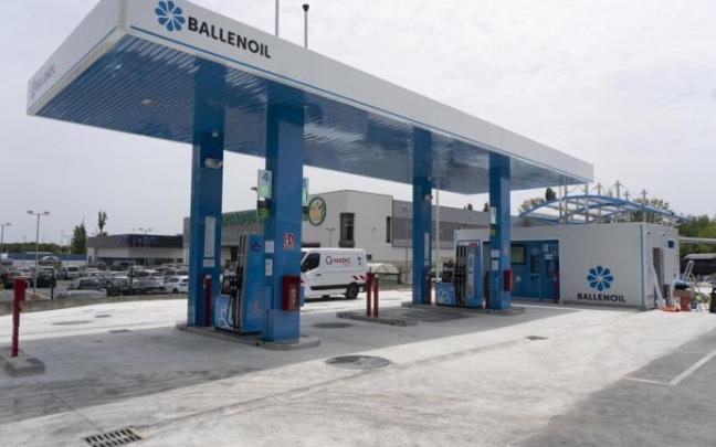 Nueva estación de Ballenoil en el Alto de Armentia, en sentido de entrada hacia Vitoria. Nueva estación de Ballenoil en el Alto de Armentia, en sentido de entrada hacia Vitoria.