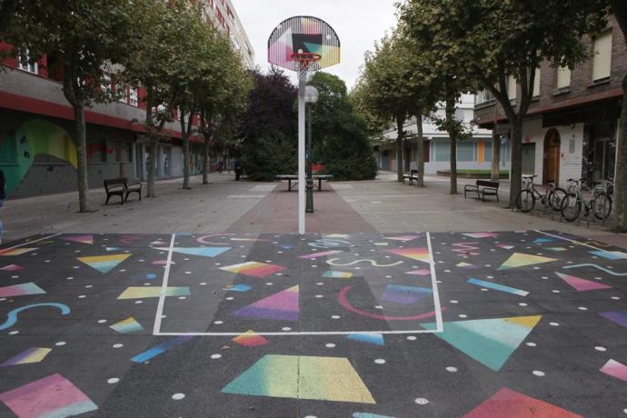 Cancha de baloncesto pintada