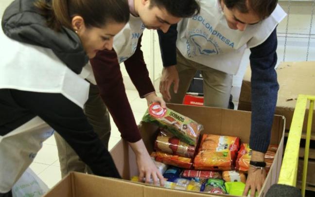 Los voluntarios del Banco de Alimentos de Bizkaia volverán a estar presentes en las tiendas. Los voluntarios del Banco de Alimentos de Bizkaia volverán a estar presentes en las tiendas.