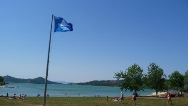 Bandera Azul en la playa de Garaio.