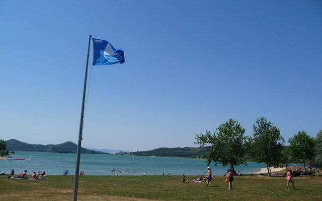 Bandera Azul en la playa de Garaio. Bandera Azul en la playa de Garaio.