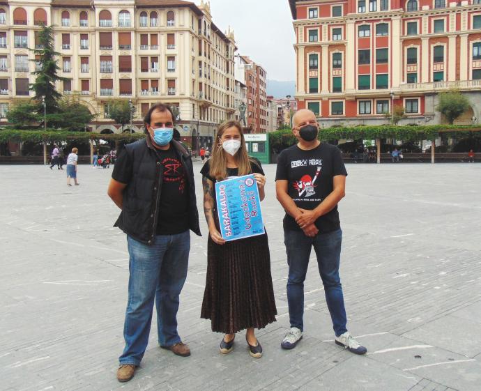 La edil de Cultura, Nerea Cantero, junto a representantes de las bandas de rock locales.