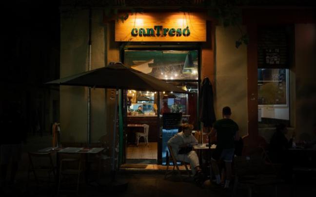 Un bar en una calle céntrica de Barcelona Un bar en una calle céntrica de Barcelona