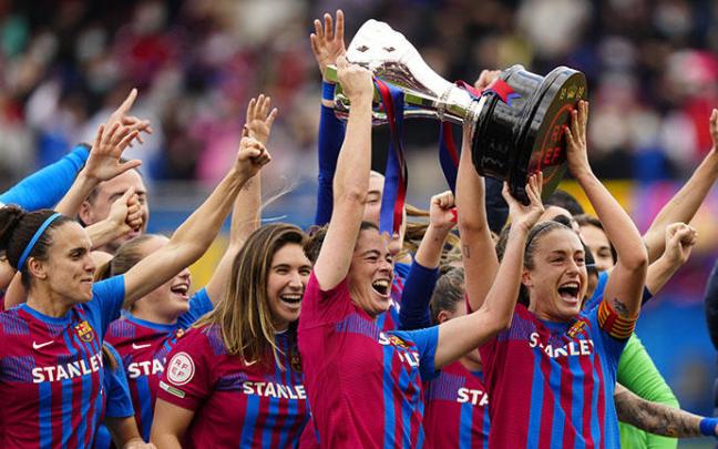 Las jugadoras del Barcelona celebran su título liguero. Las jugadoras del Barcelona celebran su título liguero.