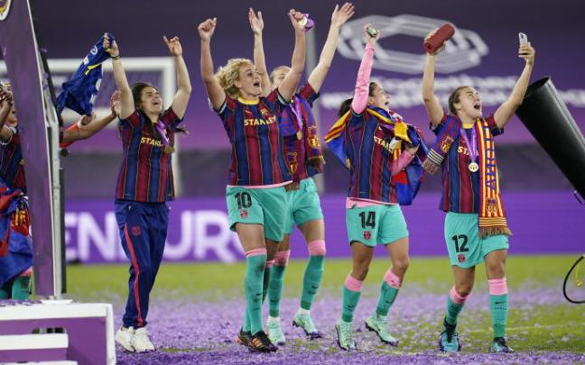 Las jugadoras del Barcelona celebran la victoria al Chelsea Las jugadoras del Barcelona celebran la victoria al Chelsea