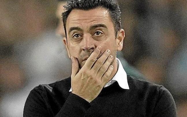 Xavi Hernández, pensativo durante el partido. Foto: Efe Xavi Hernández, pensativo durante el partido. Foto: Efe