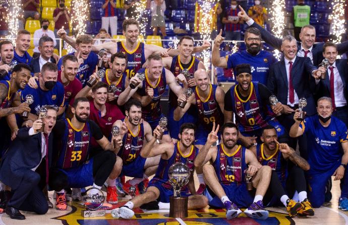 El Barcelona celebra la reconquista de la Liga Endesa siete años después. :