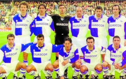 6 de febrero de 2000. Camp Nou. Barça 0-1 Alavés. De pie (izda. a dcha.): Dan Eggen, Téllez, Martín Herrera, Desio, 'Javi' Moreno y Torres Mestre. Agachados (izda. a dcha.): Azkoitia, 'Nan' Ribera, Ibón Begoña, Pablo Gómez y Morales. 6 de febrero de 2000. Camp Nou. Barça 0-1 Alavés. De pie (izda. a dcha.): Dan Eggen, Téllez, Martín Herrera, Desio, 'Javi' Moreno y Torres Mestre. Agachados (izda. a dcha.): Azkoitia, 'Nan' Ribera, Ibón Begoña, Pablo Gómez y Morales.