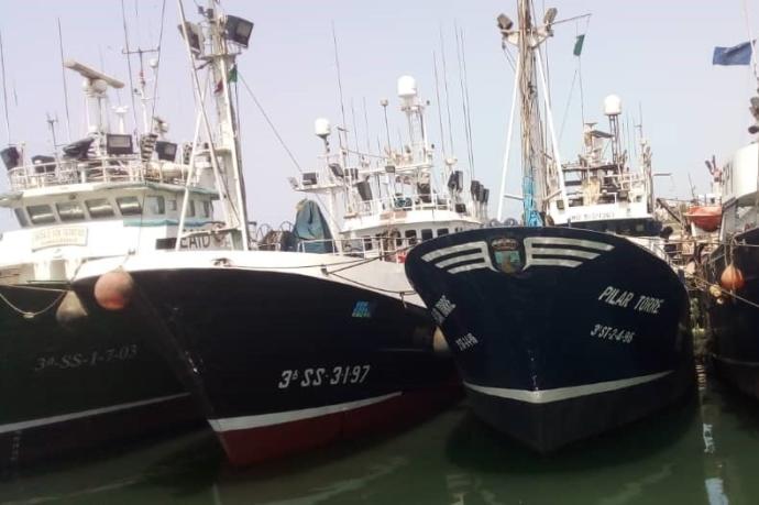 Los armadores piden el desbloqueo de la flota vasca parada en Senegal.