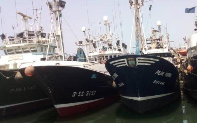 Los armadores piden el desbloqueo de la flota vasca parada en Senegal.
