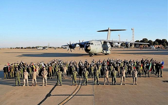 Las tripulaciones participantes posaron en Zaragoza. Foto: Ejército del Aire