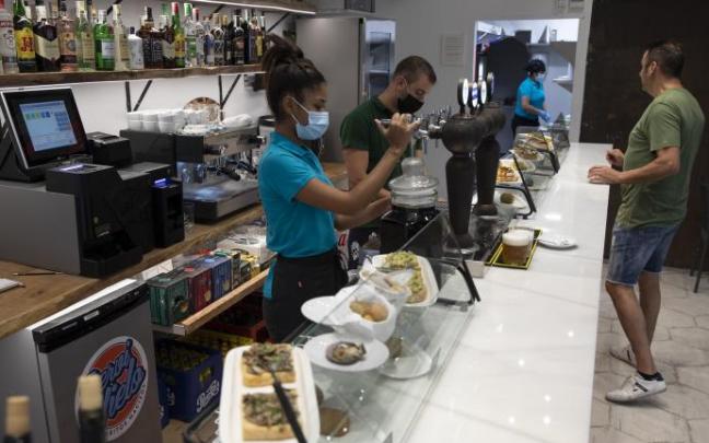 Se restringe el horario de apertura de bares y comercios los días 1 y 6 de enero.