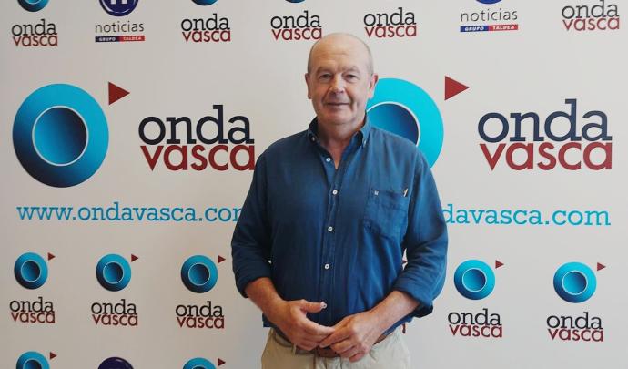 Ricardo Barkala antes de la entrevista en Onda Vasca