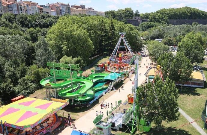 El Gusano Loco, el Alcatraz y los Rápidos entre otros, desde las alturas de la Noria Comisón.