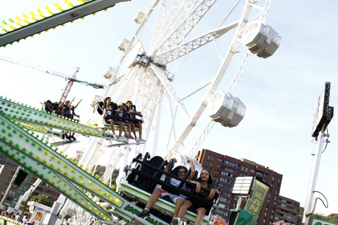 El Ayuntamiento de Bilbao se compromete a posibilitar la instalación de atracciones de barracas este año