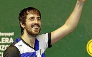 Endika Barrenetxea celebra su victoria ante Urriza. Foto: N.G.