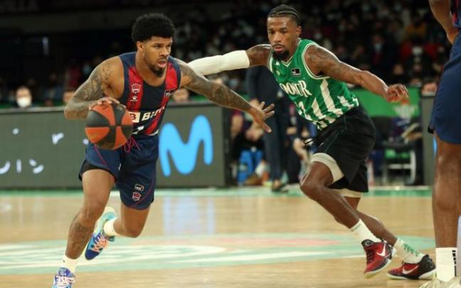 Peters controla el balón en el partido del domingo en Sevilla
