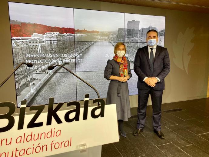 Ainara Basurko y Óscar Ugarte han presentado esta batería de herramientas para fortalecer la actividad empresarial con impacto en Bizkaia.