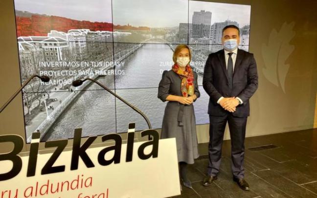Ainara Basurko y Óscar Ugarte han presentado esta batería de herramientas para fortalecer la actividad empresarial con impacto en Bizkaia. Ainara Basurko y Óscar Ugarte han presentado esta batería de herramientas para fortalecer la actividad empresarial con impacto en Bizkaia.