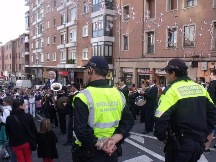 La presencia policial en las calles y zonas donde puede haber aglomeraciones será constante.