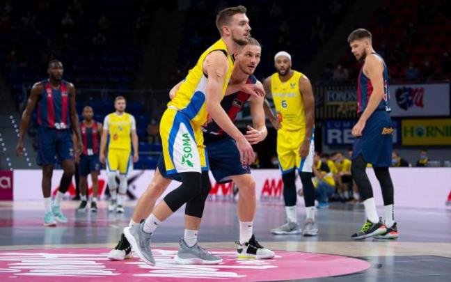 El letón Kurucs, durante la disputa del Trofeo Álava ante el Sibiu rumano