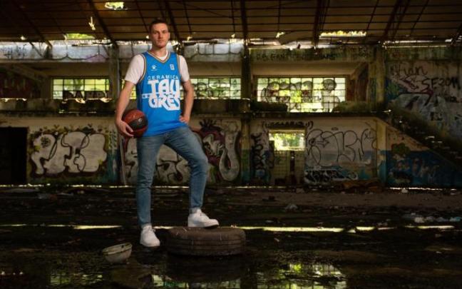 El Baskonia saca una nueva camiseta retro