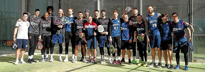 El Baskonia hace piña con un torneo de pádel y visita Marqués de Riscal