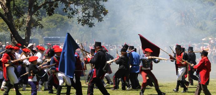 Recreación de la intensa refriega que tuvo lugar en 1874 a la altura del puente de San Juan.