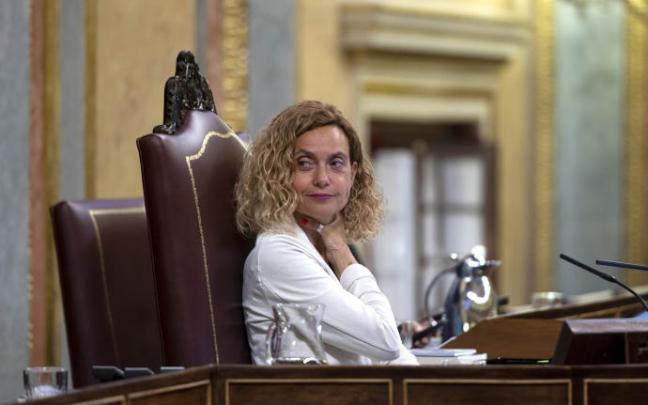 La presidenta del Congreso ha propuesta reformar la normativa para que todos los grupos parlamentarios puedan participar en la comisión