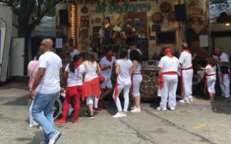 Vino añejo en San Fermín, en Antoniutti. Foto: Facebook ElBaturro Vino añejo en San Fermín, en Antoniutti. Foto: Facebook ElBaturro